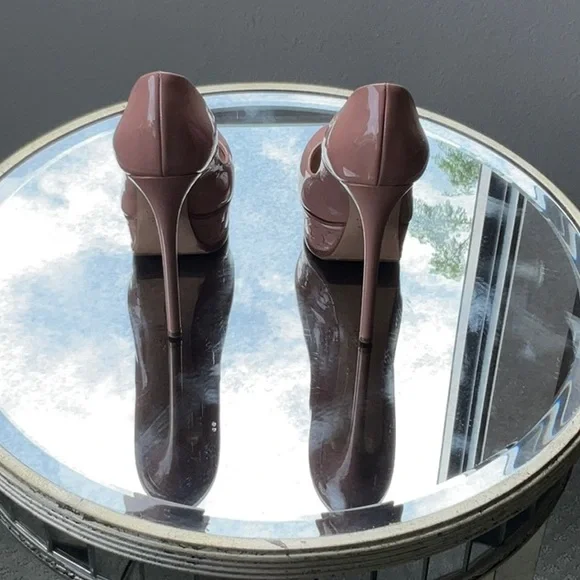 Casadei Beige Patent Leather Cutout Accent Pump - Picture 5 of 7